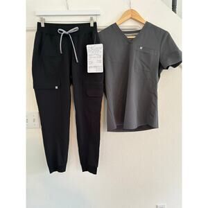 NWT Fabletics Womens XS Short Evoke Cargo Jogger Black & XS Gray Vital Top READ